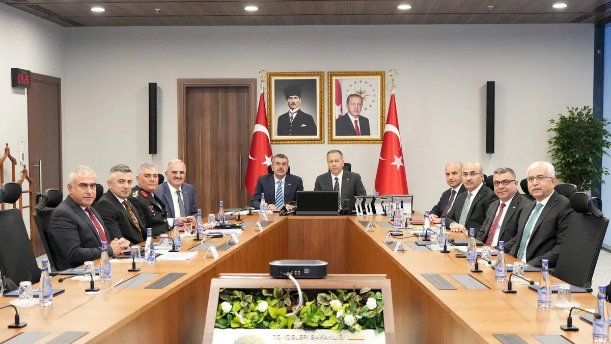 Bakan Tekin, 81 ilin valileri ve milli eğitim müdürleriyle çevrim içi toplantıda görüştü