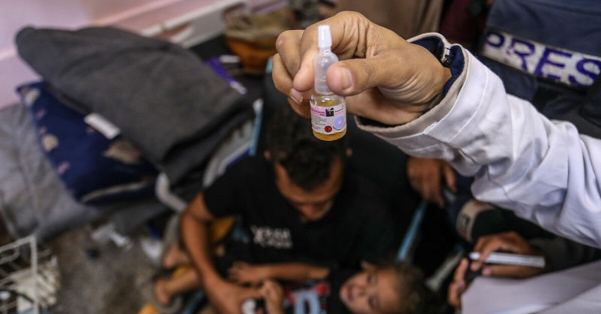 Gazze Şeridi’nin güneyindeki Han Yunus’ta çocuk felci aşısı kampanyası başlatıldı