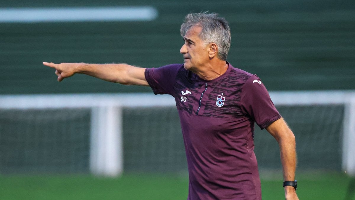 Trabzonspor’un yeni hocası Şenol Güneş sahaya indi