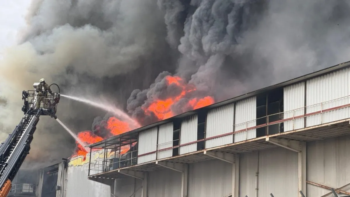 İstanbul Sancaktepe’de soğuk hava deposunda yangın çıktı!