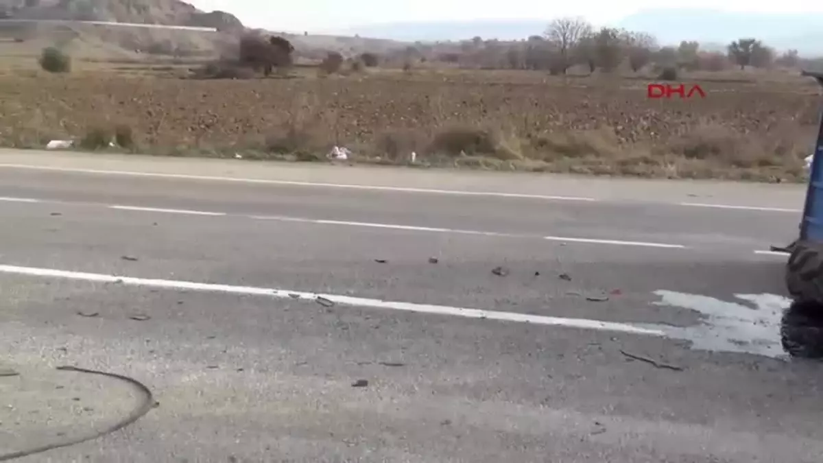 Osmancık’ta İşçi Servisi ile Traktör Çarpıştı