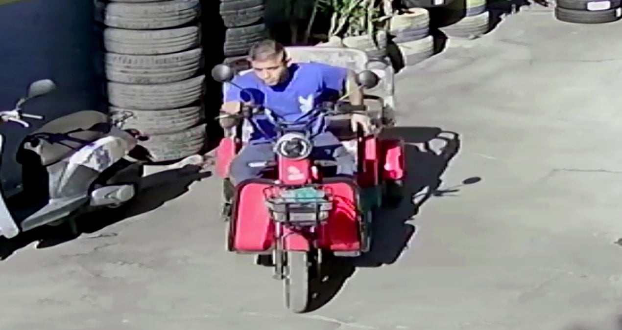 İşten çıkarılınca, patronunun bisikletini çaldı