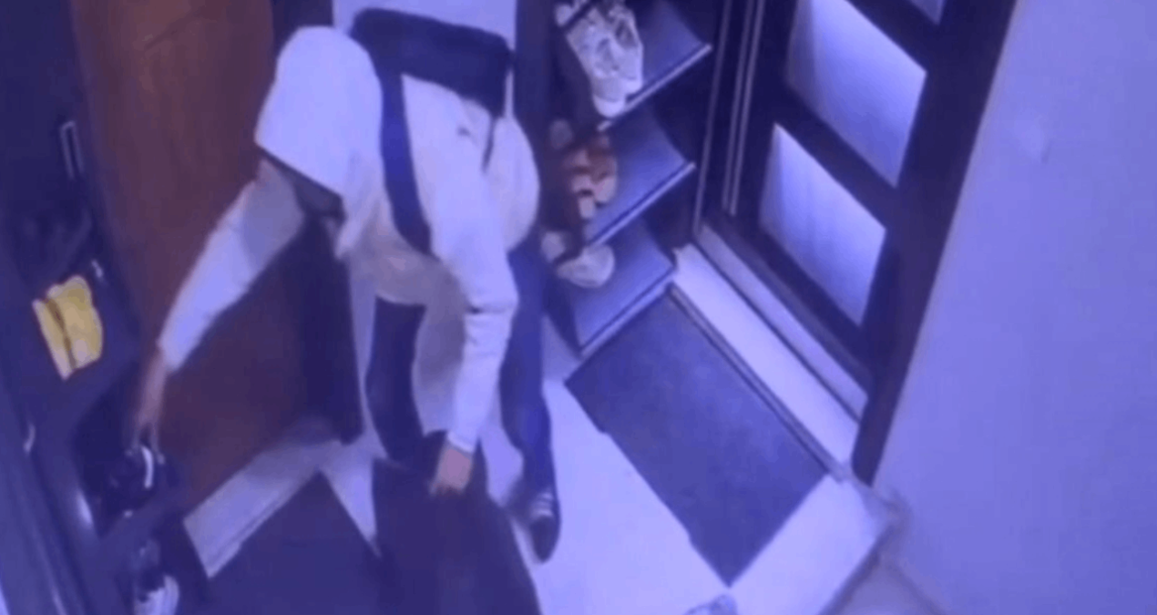 Sultangazi’de apartmanda ayakkabıları böyle çaldı